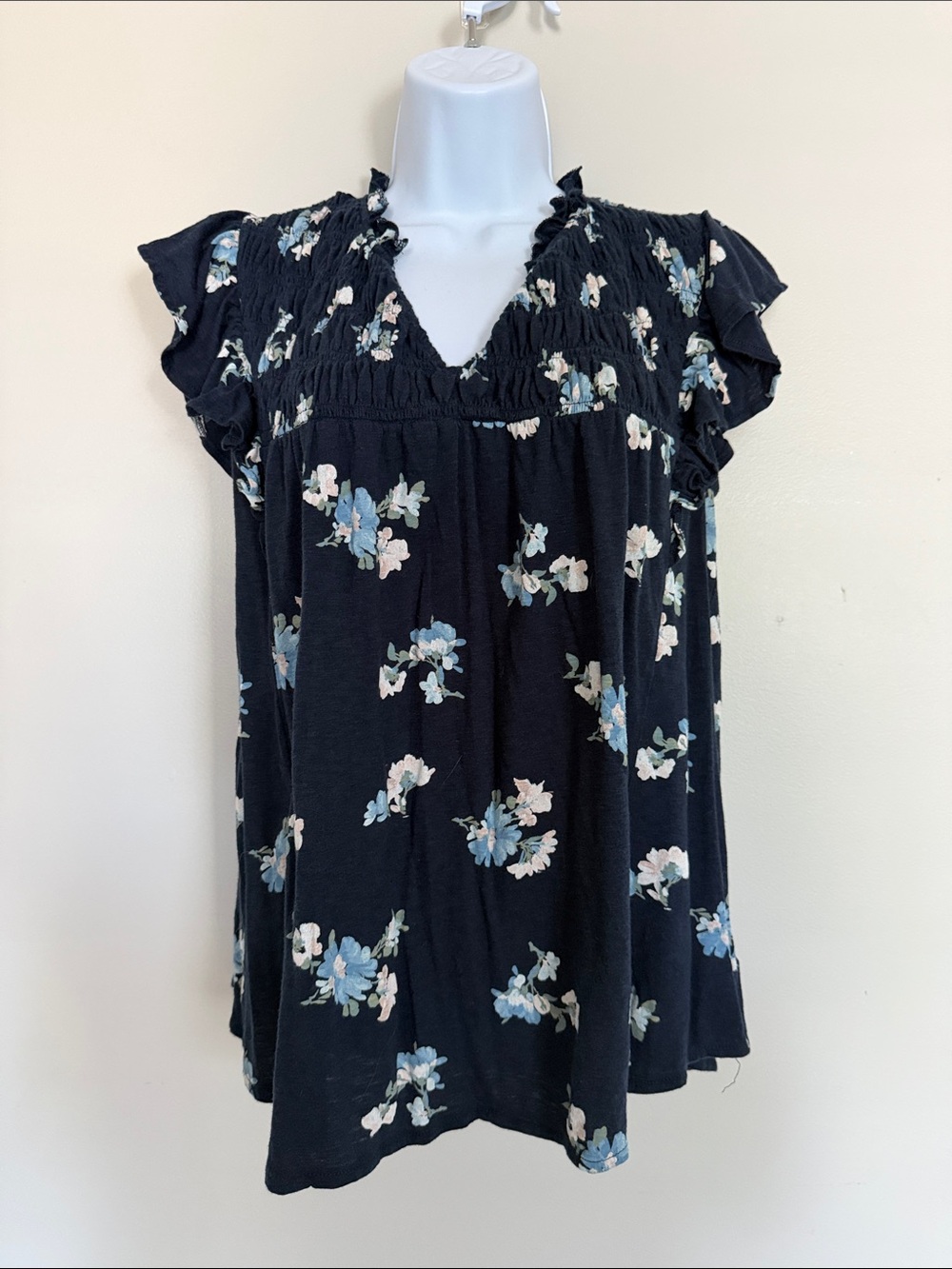 Lucky Brand Black Floral Smocked V-Neck Flutter Sleeve Top